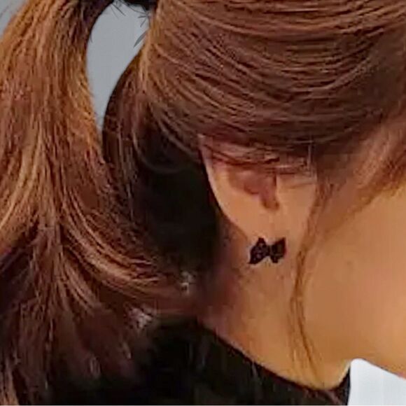 New Exclusively Fancy Vintage Alloy Metal Black Butterfly Bow Stud Earrings - Picture 3 of 7